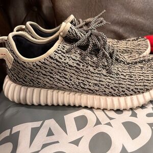 Turtle Dove Yezzy 2016